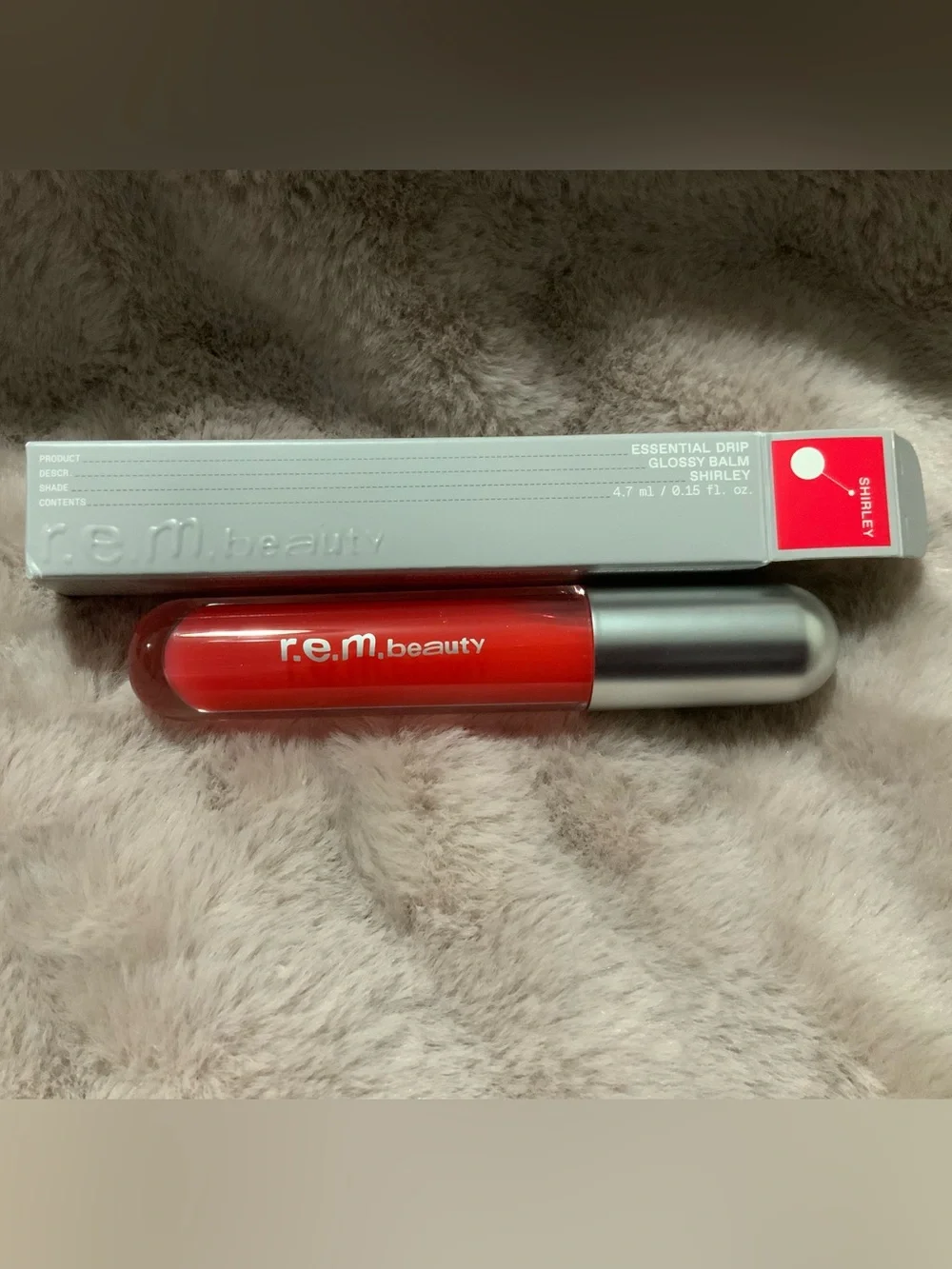 r.e.m. beauty Essential Drip Glossy Balm - Shirley (Red)